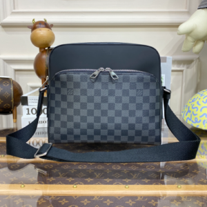 Louis Vuitton Men’s Small Reporter Messenger Bag