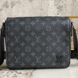 Louis Vuitton Men’s District Messenger Bag – Black