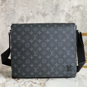 Louis Vuitton Men’s DISTRICT Medium-Sized Handbag